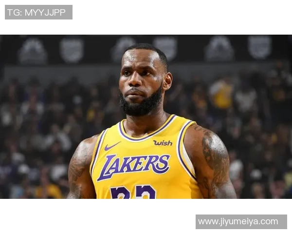詹姆斯：篮球巨星的辉煌历程与传奇瞬间解析