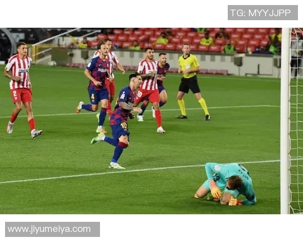 梅西完成700球里程碑，带领巴萨大胜马德里竞技