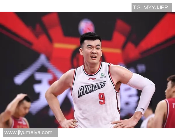 李慕豪：从篮球新星到职业生涯巅峰的奋斗与坚持之路