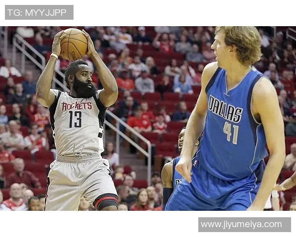 火箭队与小牛队季后赛第三场激战回顾与精彩瞬间分析